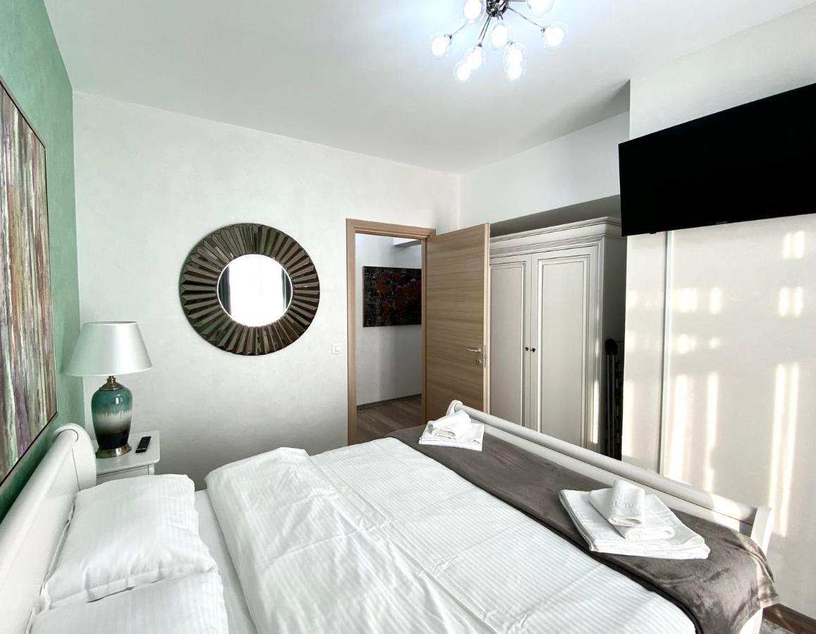 White Dream Penthouse With Jacuzzi Apartment Brasov Luaran gambar