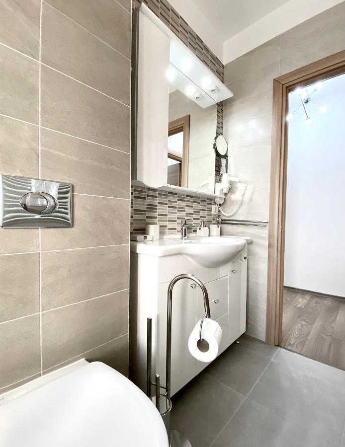 White Dream Penthouse With Jacuzzi Apartment Brasov Luaran gambar